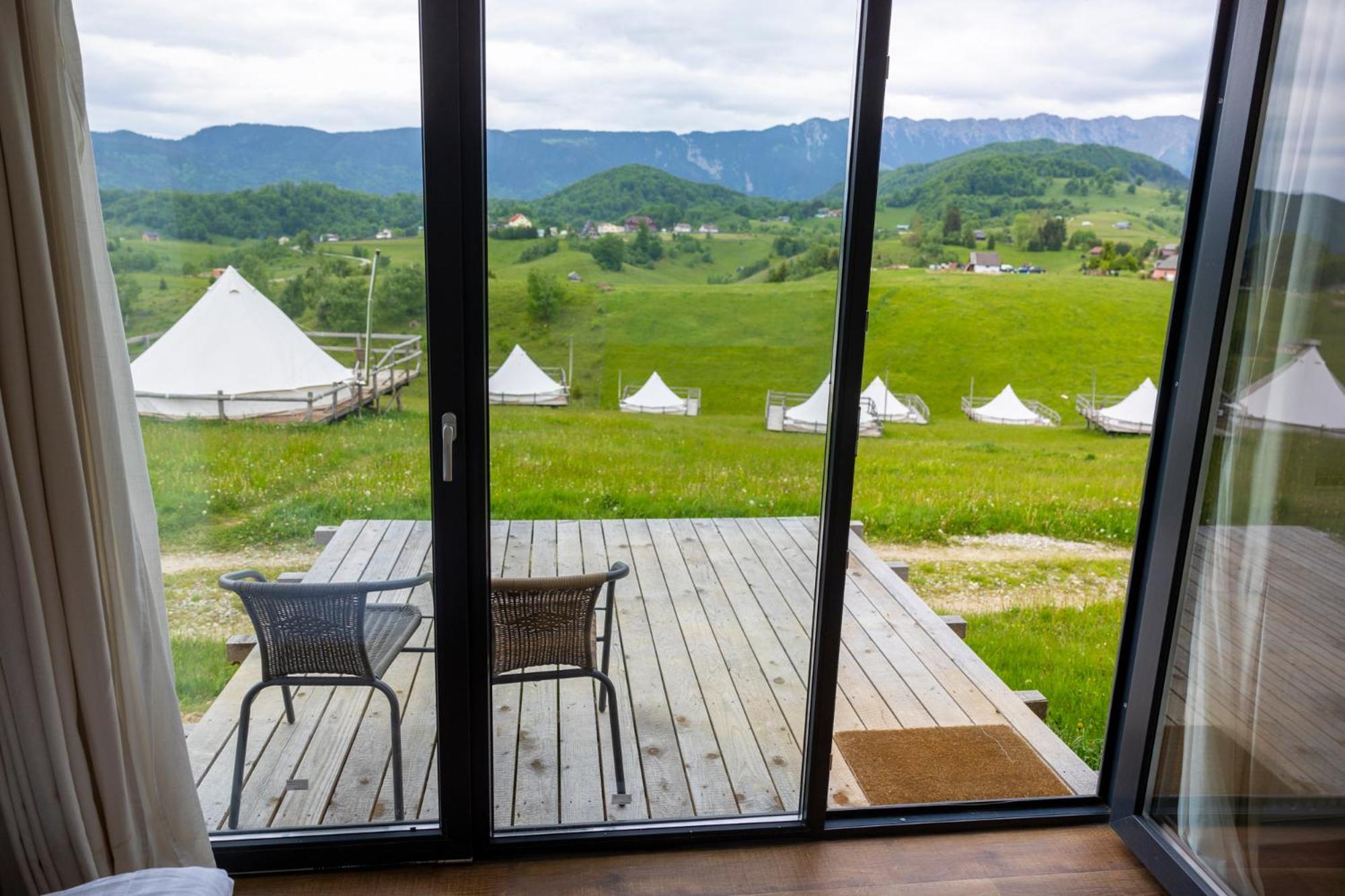 Ursa Mica Glamping Resort Şirnea Exterior foto