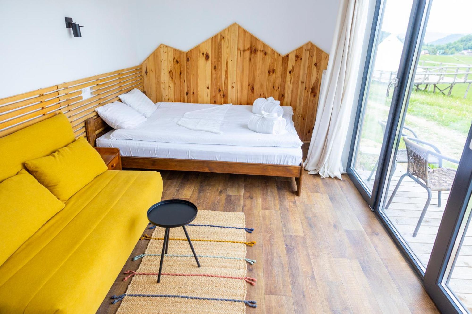 Ursa Mica Glamping Resort Şirnea Exterior foto